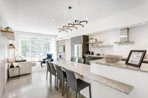 Tremblant Oasis: Luxury, Nature, Hot Tub, Views!